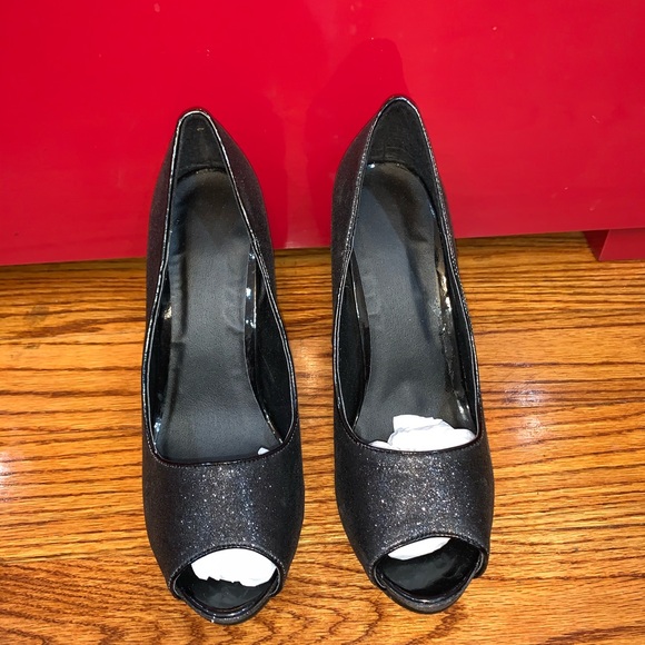 Heels - Picture 3 of 3